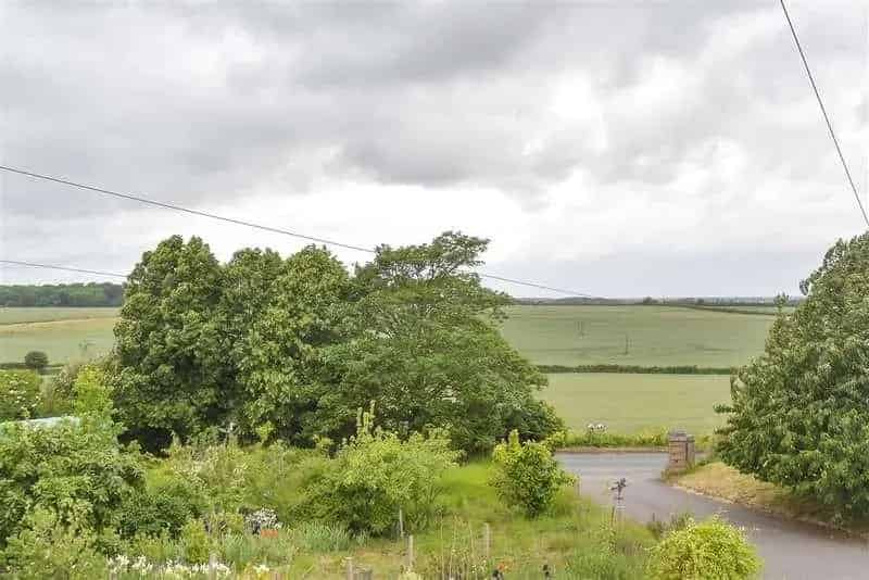 3 Bed House for Sale High Ceilings Feature Fireplace