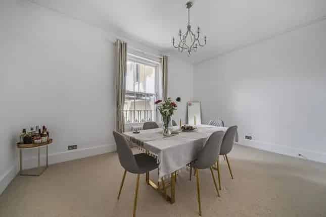 3 Bed Apartment near Holland Park Avenue, London W11