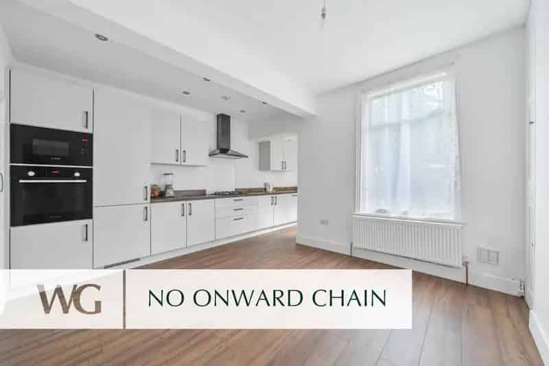 2 Bedroom Terraced House Near St David's Station