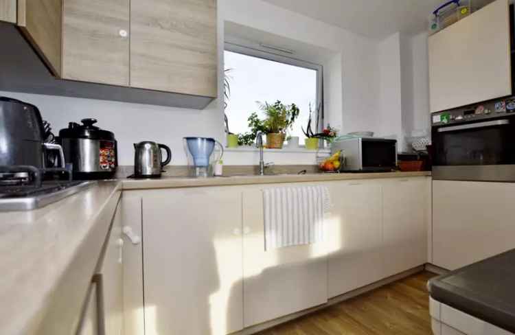 3 Bedroom Flat Barking Riverside South Facing Balcony Allocated Parking