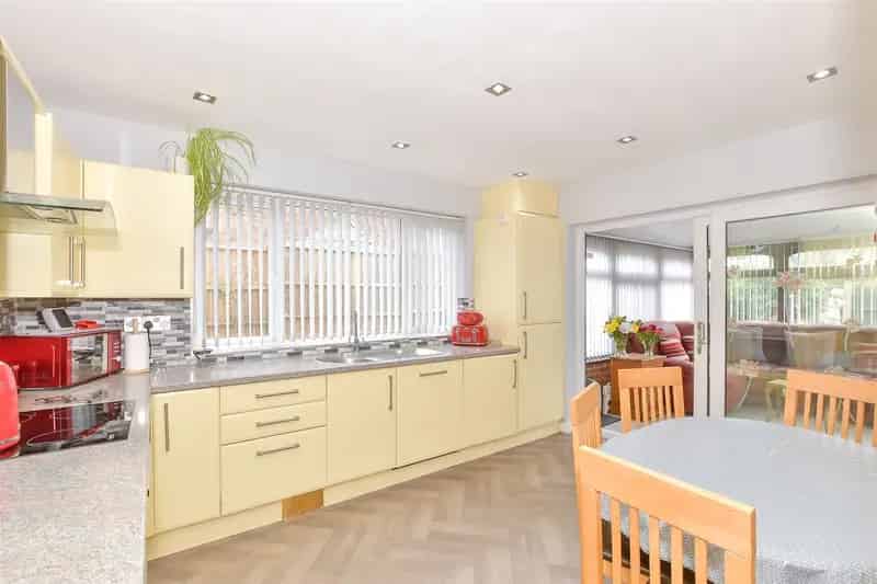 3 Bedroom Chalet Bungalow for Sale in Minster on Sea