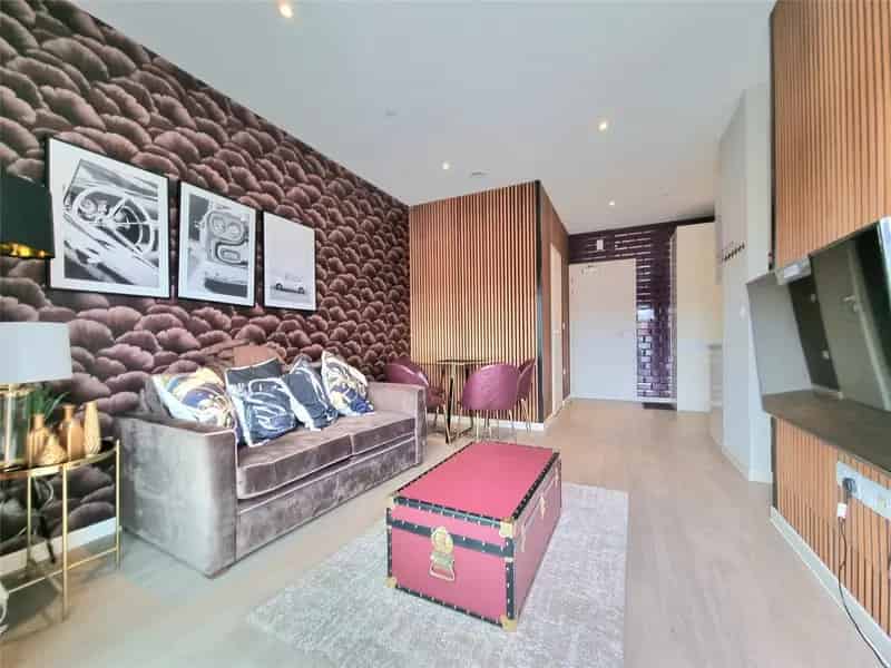 Orpington High Street Studio Apartment - Modern and Convenient