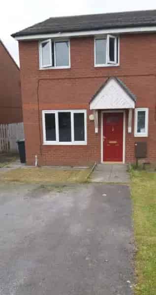 3 Bed House Front Drive Large Garden