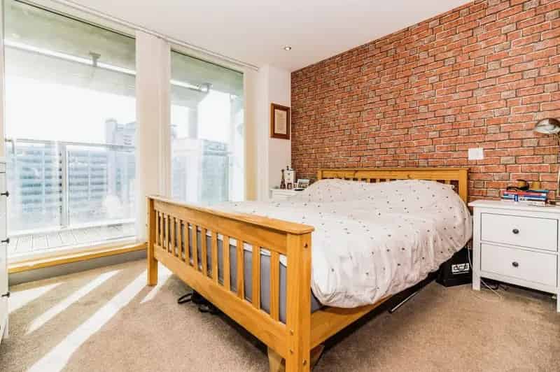 2 Bedroom Luxury Apartment for Sale Salford M50