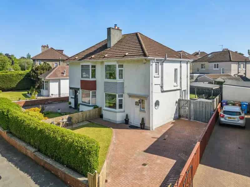3 Bedroom Semi-Detached House for Sale in Garrowhill Glasgow