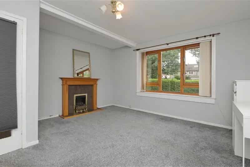 2 Bed Flat - Ground Floor with 1 Reception Room