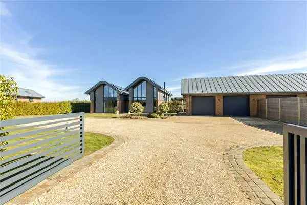 Contemporary Detached House with Energy Efficiency Features