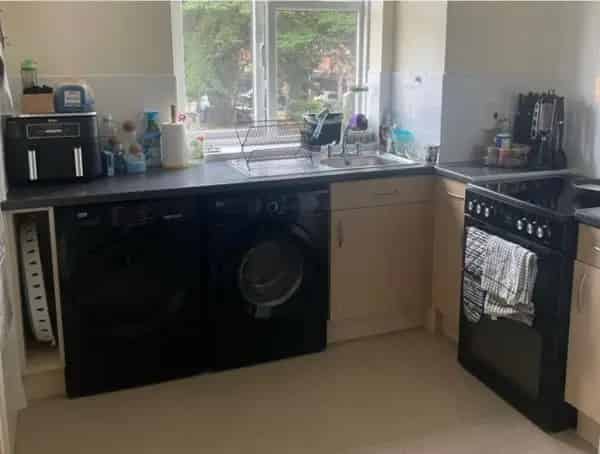 Lovely 2 Bedroom Flat in Buckhurst Hill Next to Station