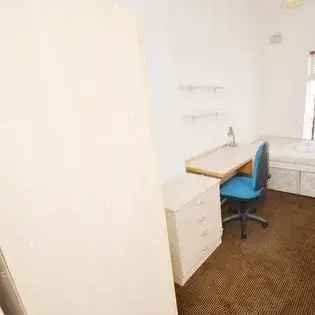 6 Bedroom Student House 146m² Manchester