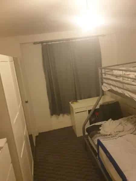 Mid Terrace Maisonette Near Tube Station