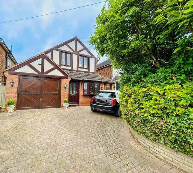 3 Bedroom Detached House for Sale Streetly