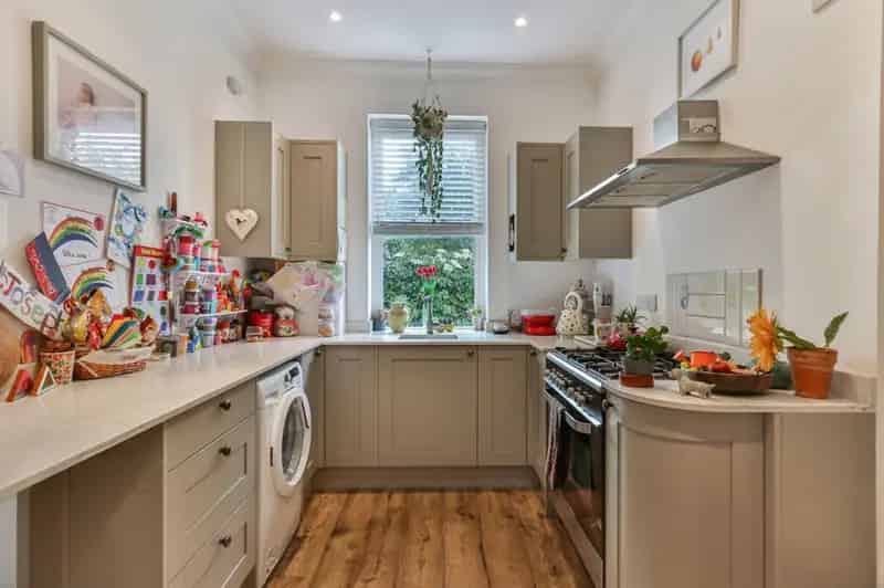 2 Bedroom Flat for Sale in Bournemouth Dean Park