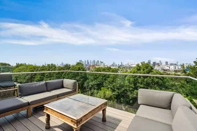 Seven Bedroom Victorian House for Sale in London