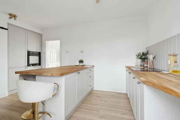 Modern 2-Bedroom House in Cammo Edinburgh