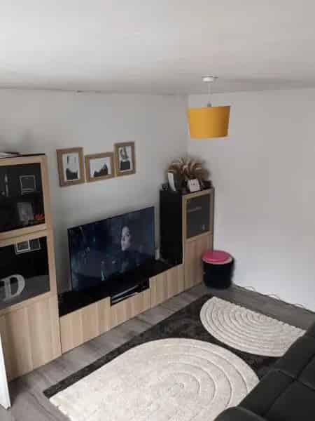 2 Bed House in Quiet Cul-de-Sac Big Garden Close to Schools Parks Hospital