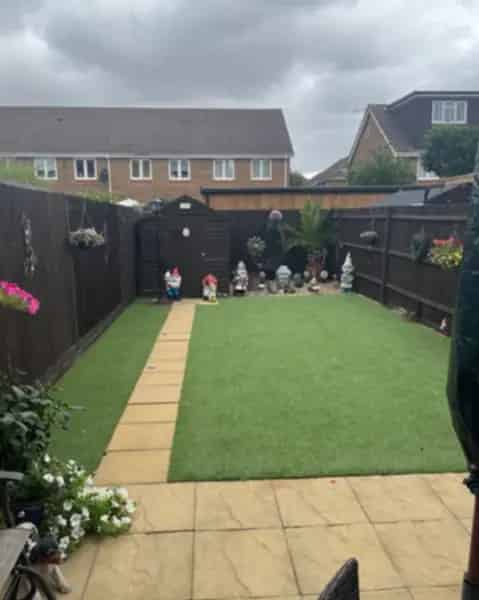 Modern 2-Bed End Terrace House with Solar Panels Near Town Centre