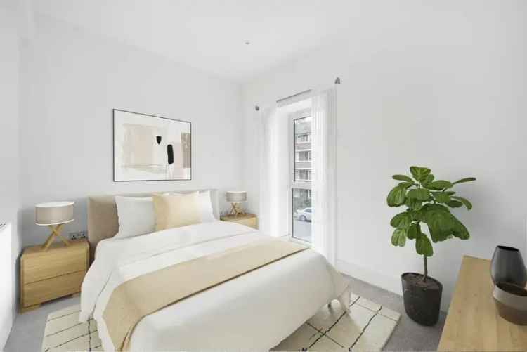 Flat For Sale in London, England