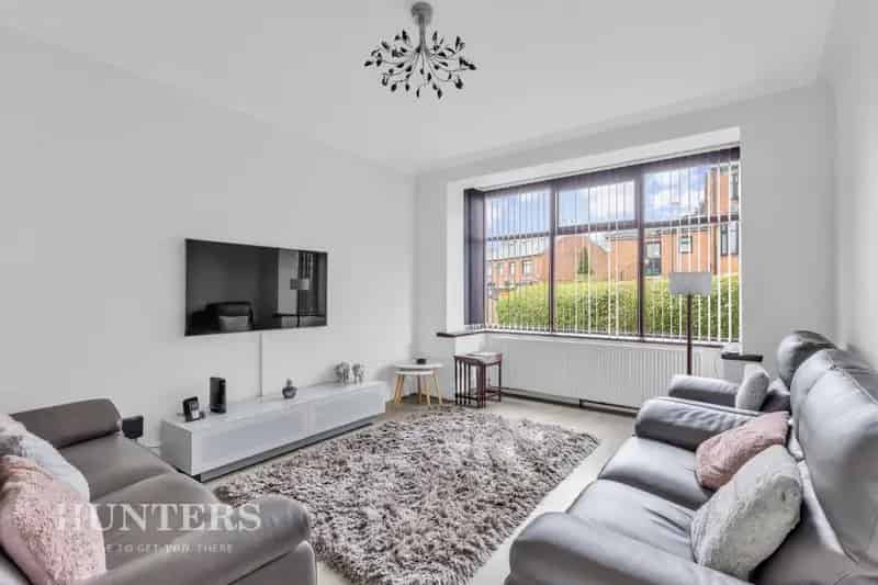 3 Bedroom Semi-Detached House for Sale in Oldham
