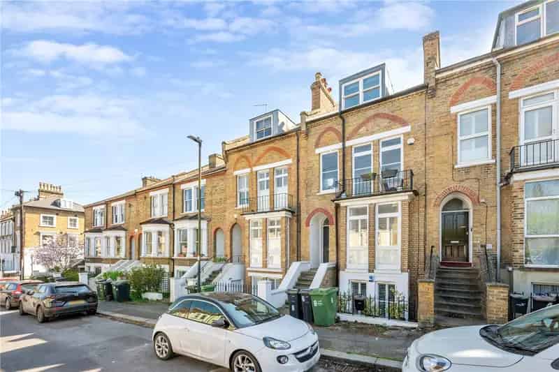 2 Bedroom Flat Apartment London Chain Free First Time Buyers