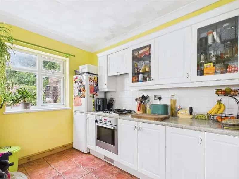 2 bed house for sale