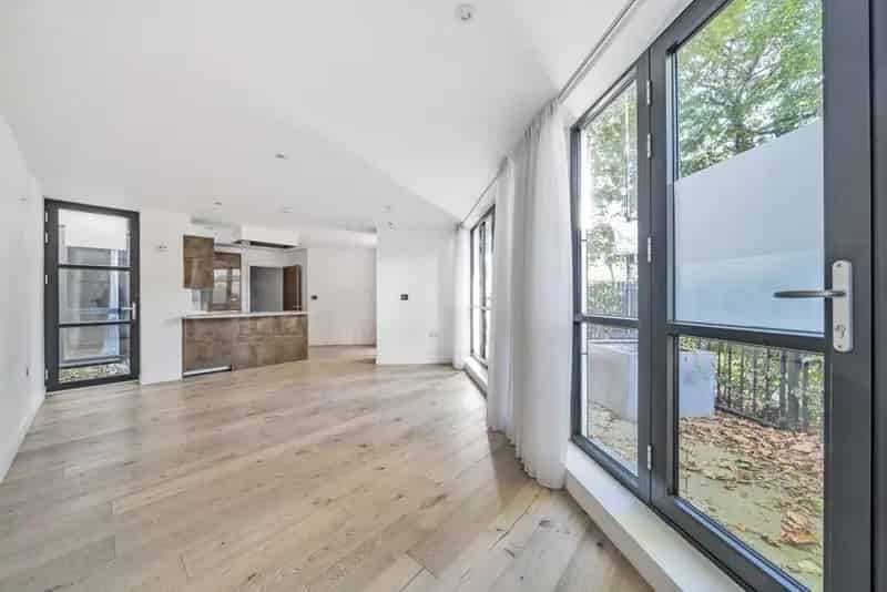 2 Bed 2 Bath Ground Floor Garden Flat Park Road