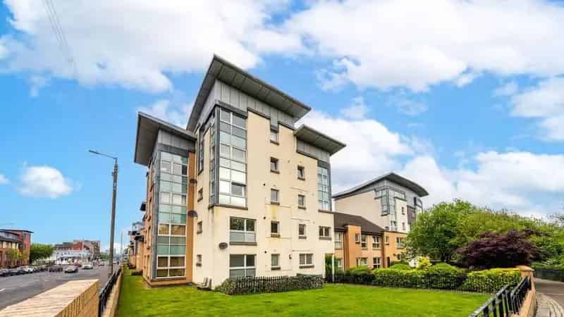 2 Bedroom Flat for Sale Near Glasgow City Centre