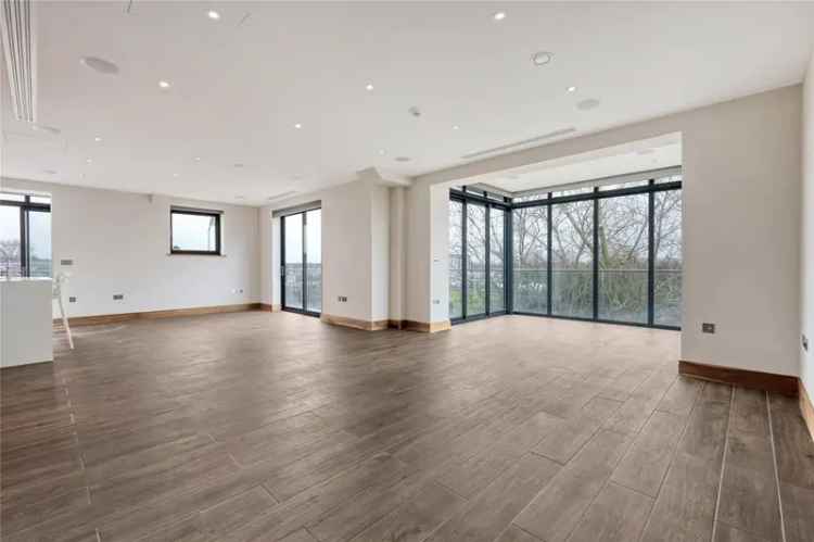 2 Bedroom Penthouse for Sale in Chelmsford