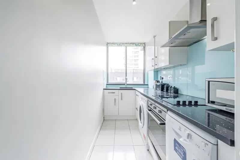 Spacious One Bedroom Flat To Rent In Secure Building With Porter And Lift
