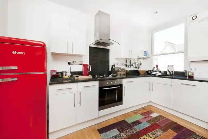 2 Bedroom Victorian Flat near Brixton Station