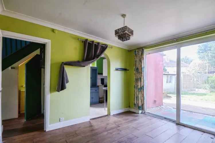 3 Bed House with Garden and Parking