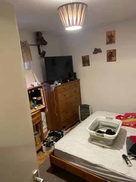 1 Bedroom Flat Near Schools with Parking
