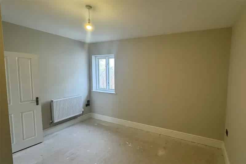 1 Bedroom Bungalow for Sale - Leasehold with Share of Freehold