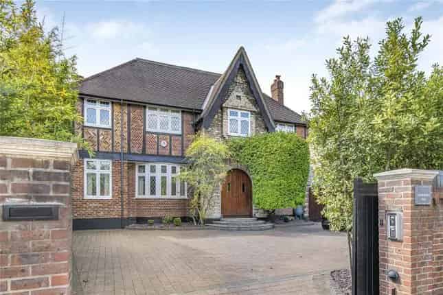 Five Bedroom Arts & Crafts Home for Sale in Strawberry Vale