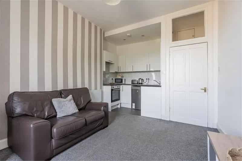 1 Bed Flat First Floor Gorgie - Modern Kitchen & Shower Room