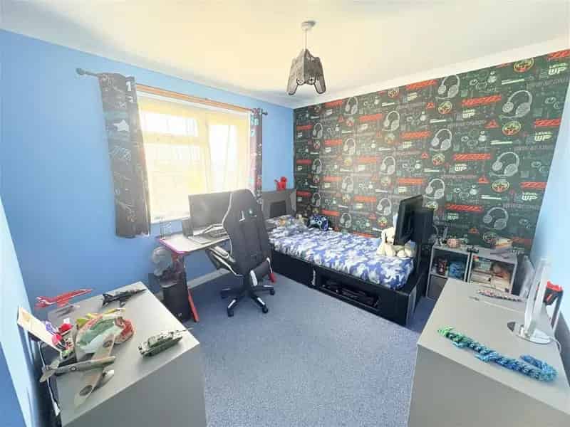 2 Bed Flat for Sale Spacious House with Garden Potential 3rd Bedroom
