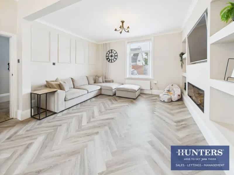 3 bedroom House
 For Sale 
Total Size: 1409 SQ FT