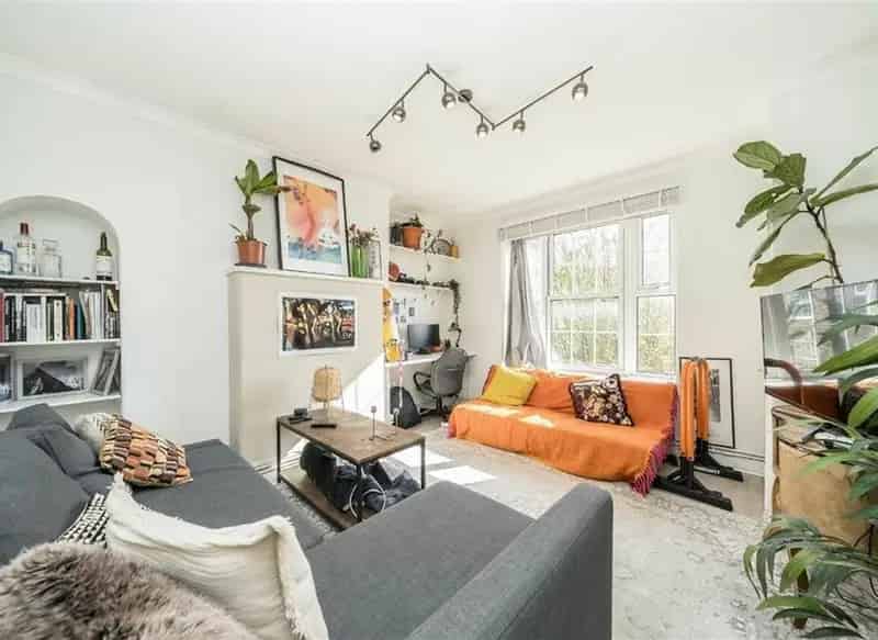 Spacious 3rd Floor Flat near Borough and Elephant & Castle