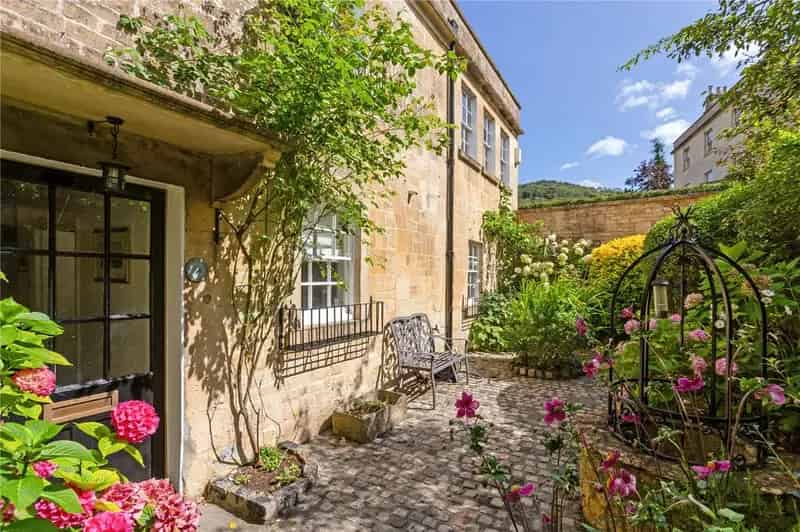 3 Bedroom Detached House for Sale in Bath