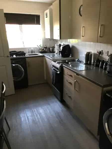 2 Bed End House New Build Large Driveway Garden