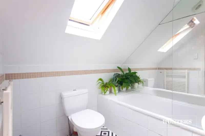 3 Bed Flat for Sale Kilburn - 1093 sq ft, Private Parking, Garden Access