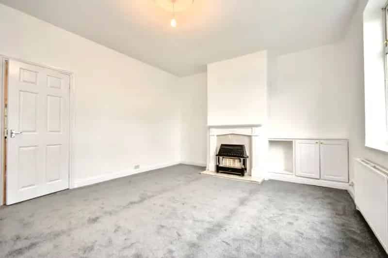 Two Bedroom Terraced House WF1 - Close to Amenities