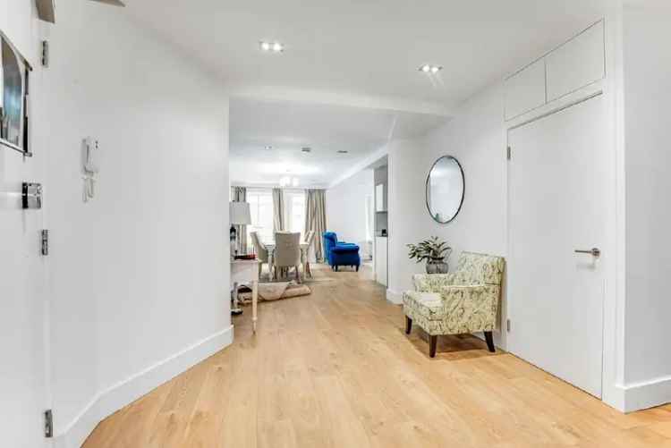 Flat For Sale in London, England