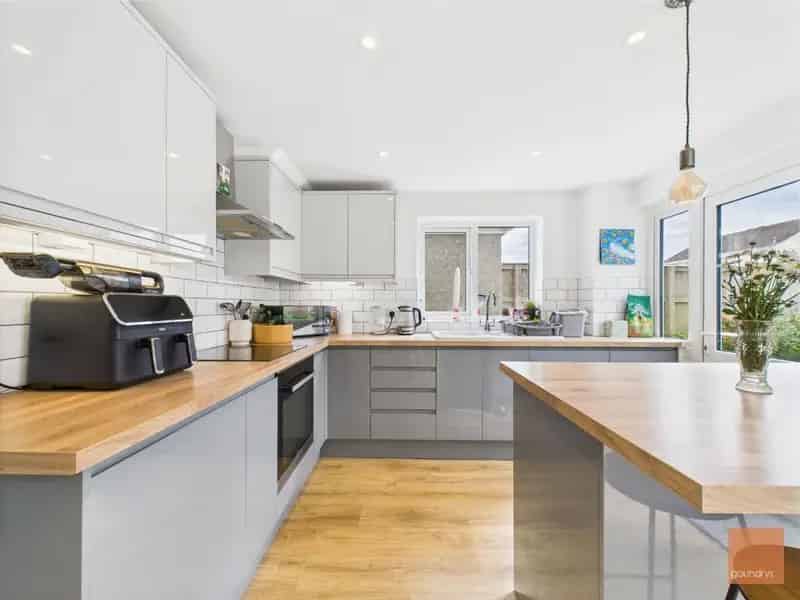 3 Bed Property For Sale Near Royal Cornwall Hospital