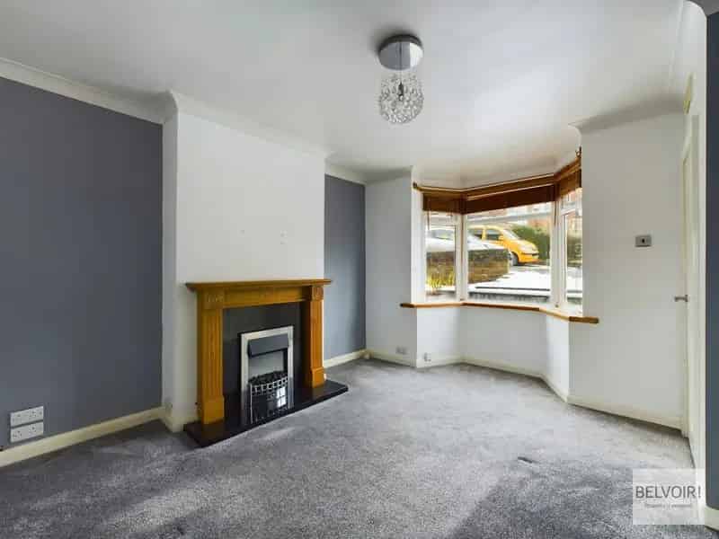 Spacious 2-Bed House in Wincobank Sheffield with Driveway and Garden