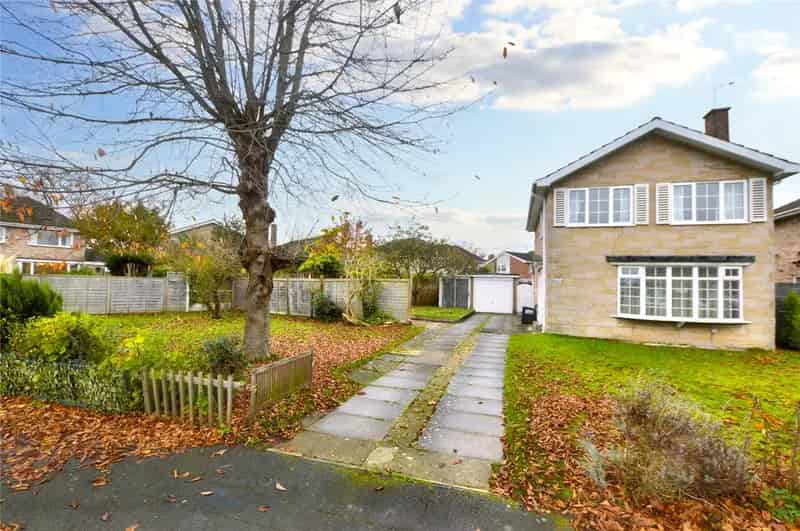 Detached Family House in Wetherby Chain Free Modernisation Potential