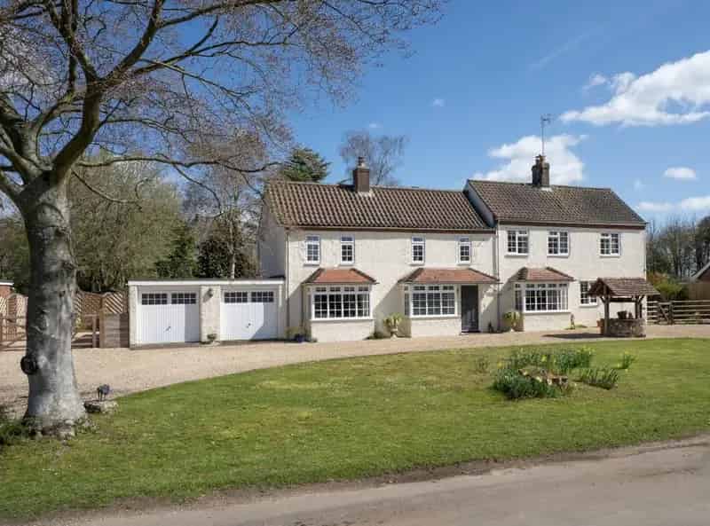 5 Bedroom Detached House with Cottage Yaxham