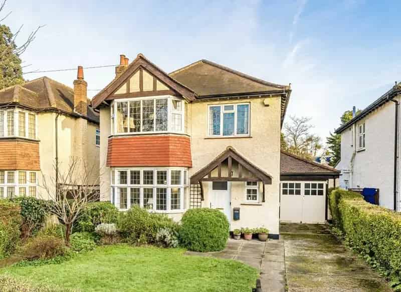 1920s Four Bedroom House East Molesey Large Garden Scope to Extend