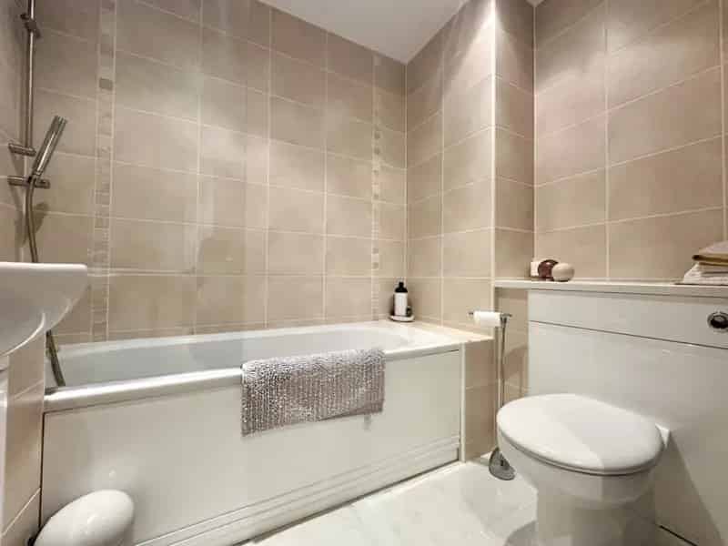 2 Bedroom Flat near Parkstone Station - Harbour Views