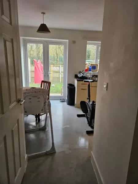 2 Bed Semi Detached House Driveway Garden Family Home