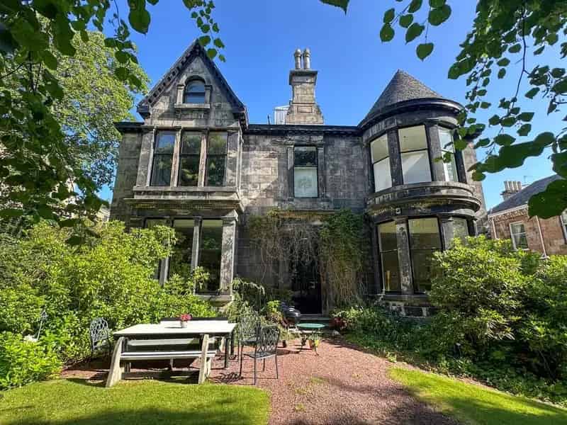 4 Bedroom Apartment for Sale